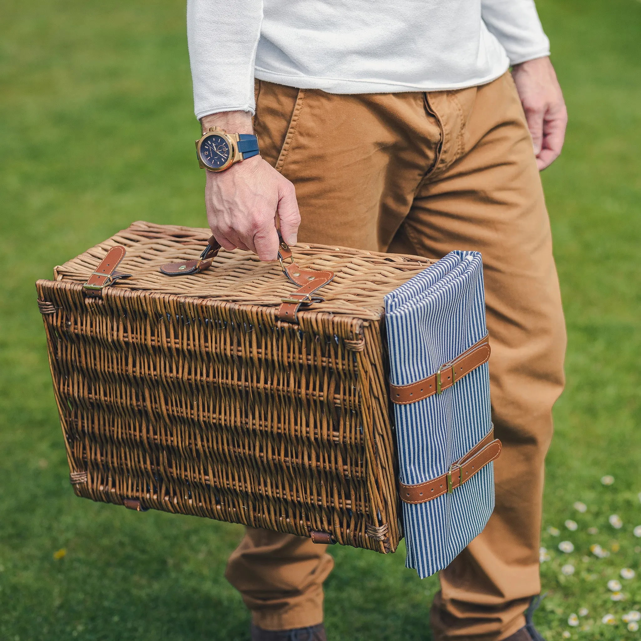 Abbotsbury Willow Picnic Basket Hamper with Picnic Blanket