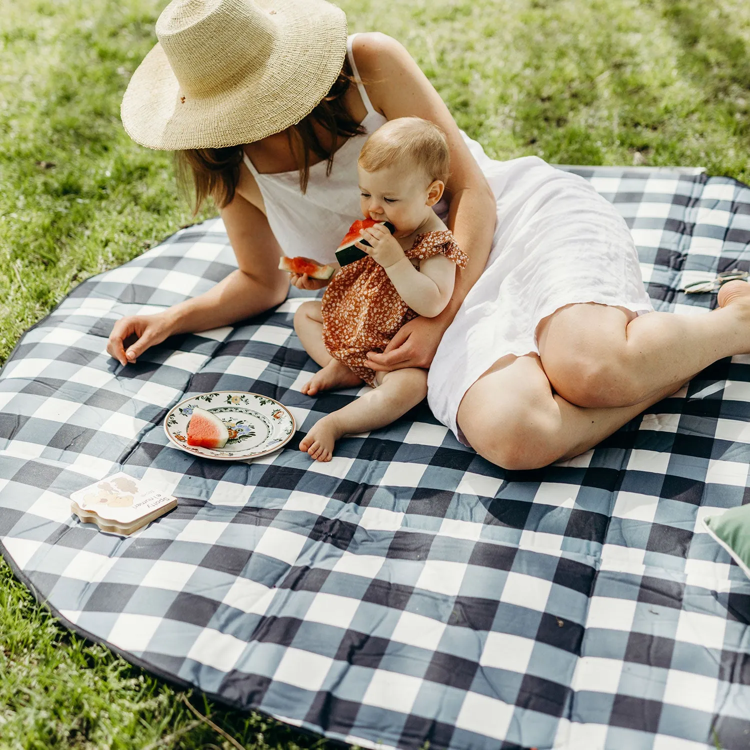 basil bangs | love rug | gingham black - LC