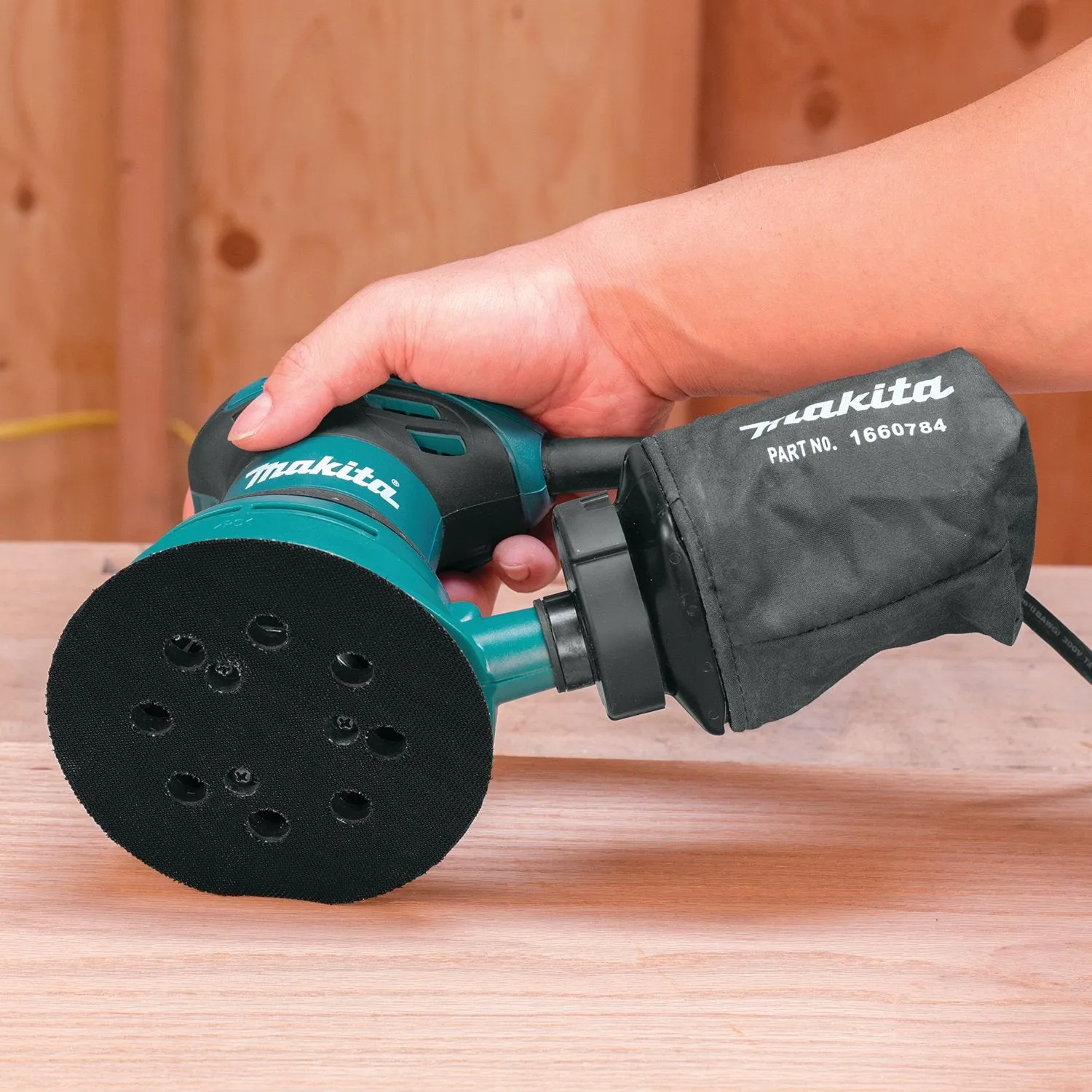 Makita (BO5030K) 5" Random Orbit Sander, with Tool Case