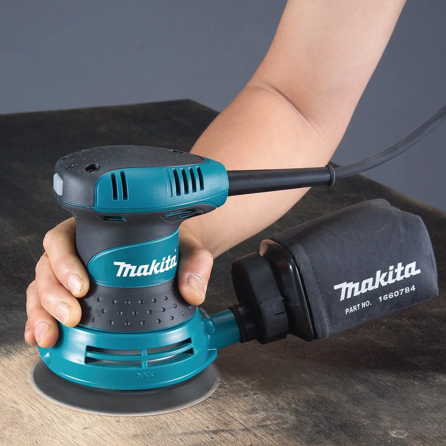 Makita (BO5030K) 5" Random Orbit Sander, with Tool Case