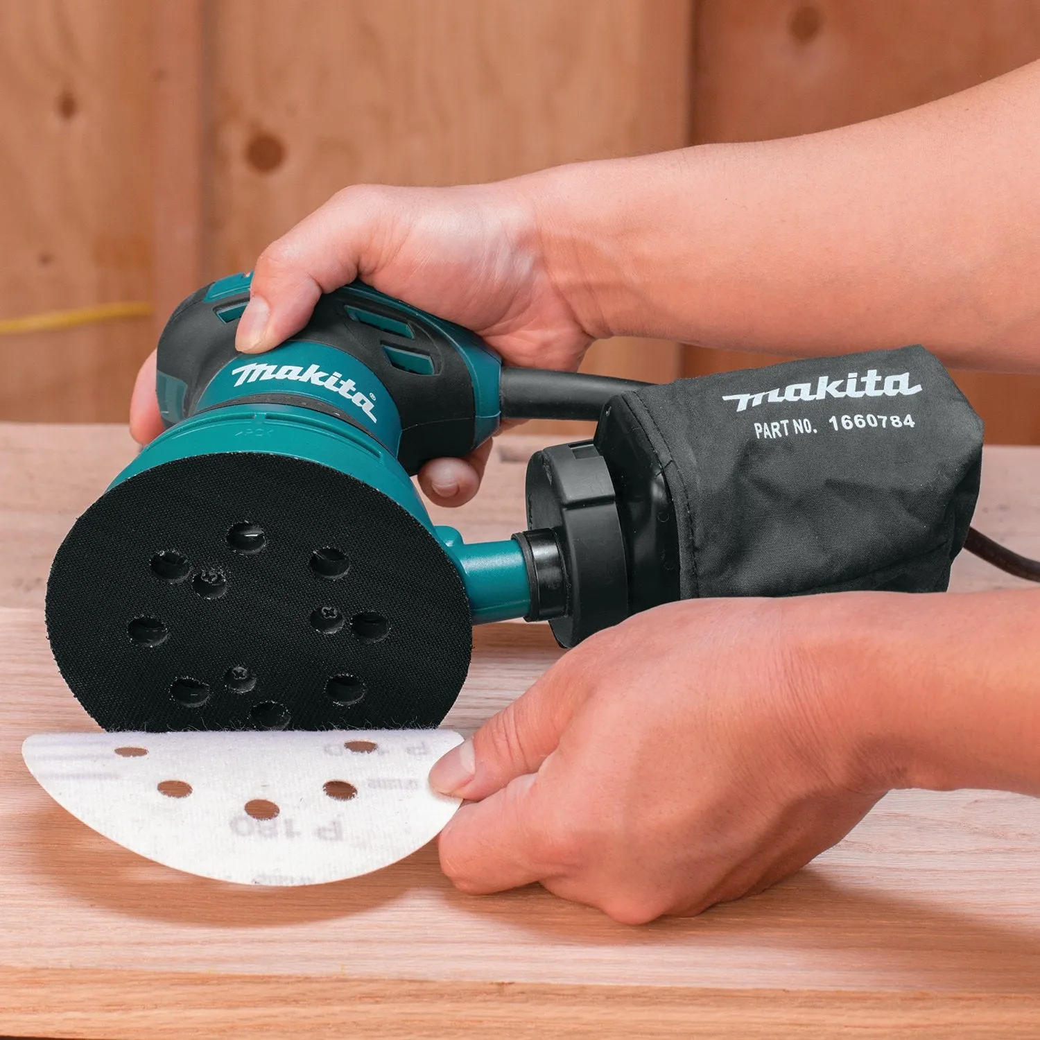 Makita (BO5030K) 5" Random Orbit Sander, with Tool Case