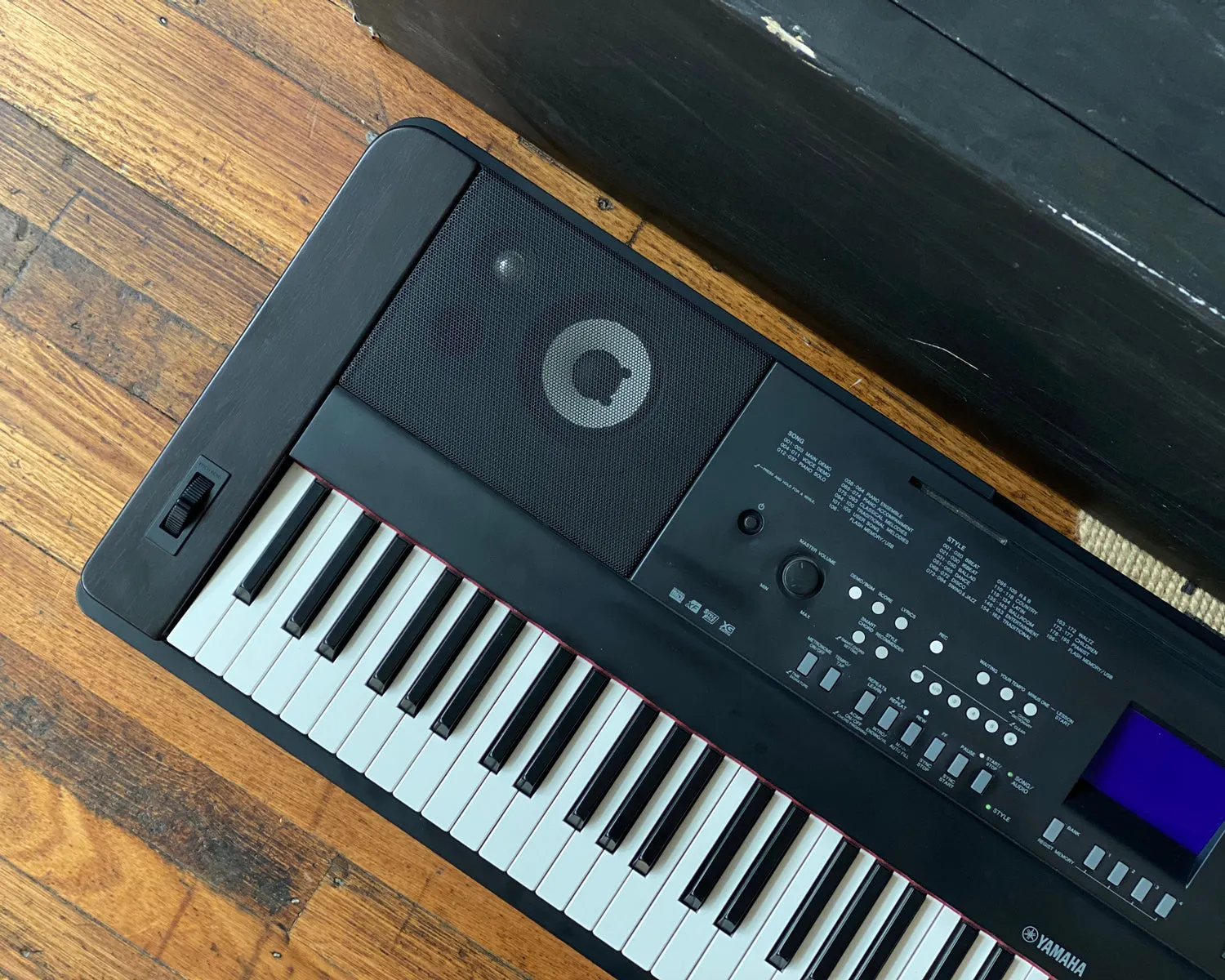 YAMAHA DGX-650 Digital Piano