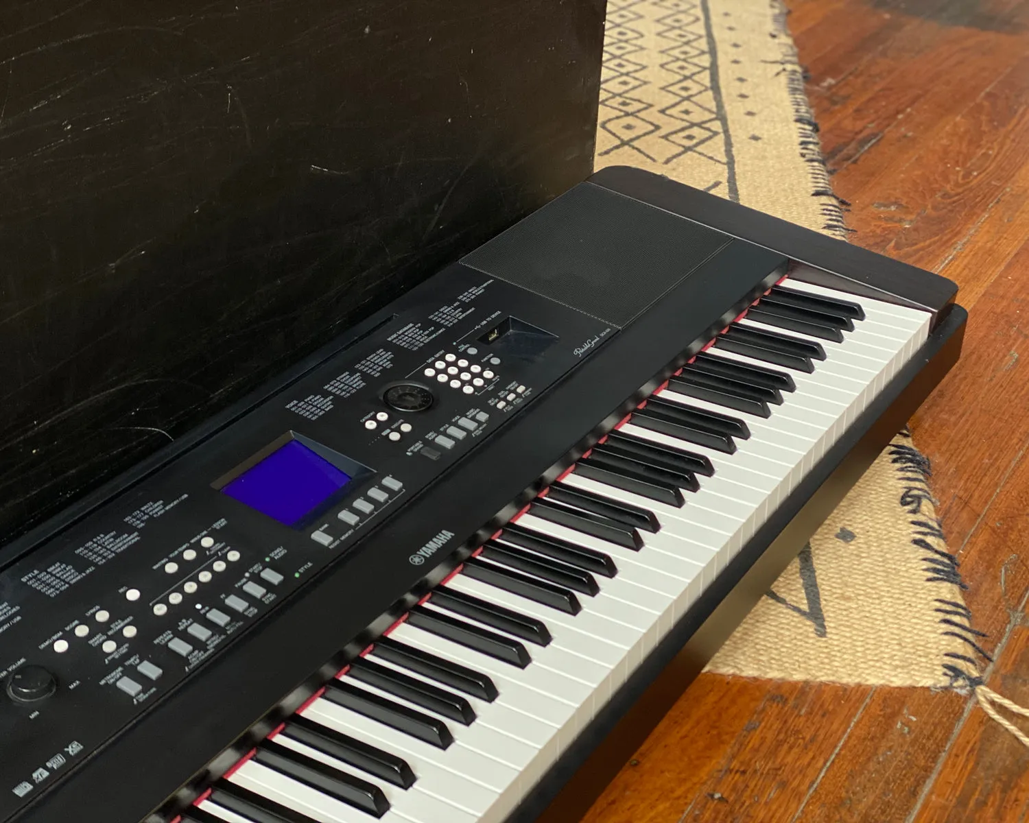 YAMAHA DGX-650 Digital Piano