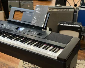 YAMAHA DGX-650 Digital Piano